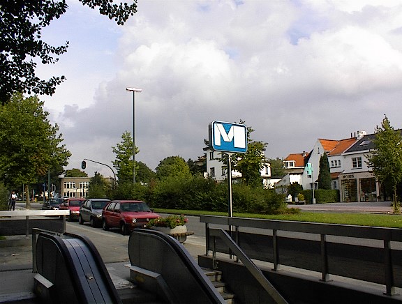 H00001.jpg (82956 bytes)
